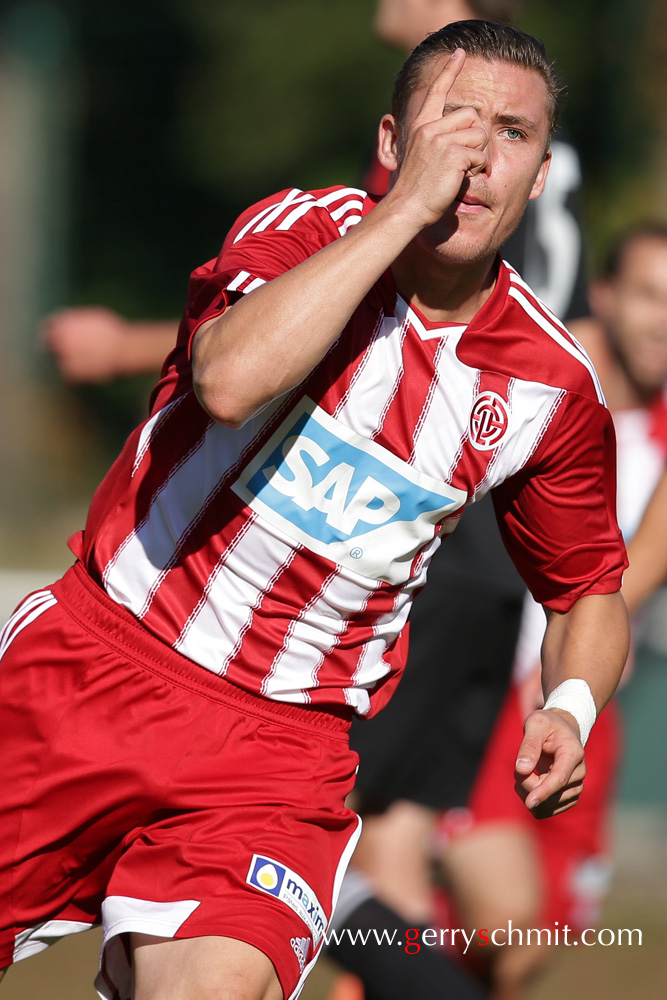 Tom SCHNELL (FOLA Esch) celebrating his goal of equalization to 1-1 against Differdange 03