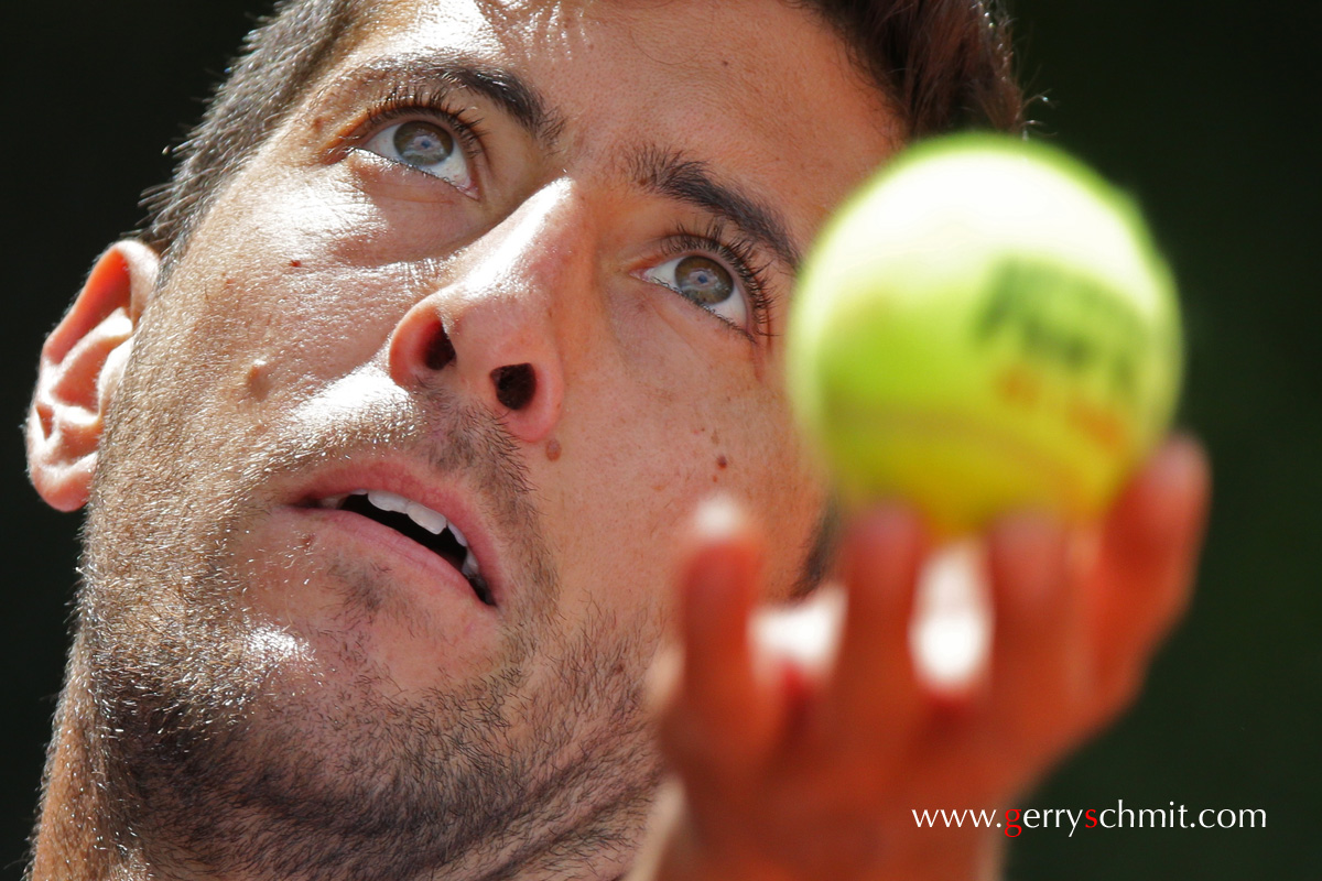 Hans PODLIPNIK-CASTILLO serving during the Interclub tennis game Arquebusiers - Spora