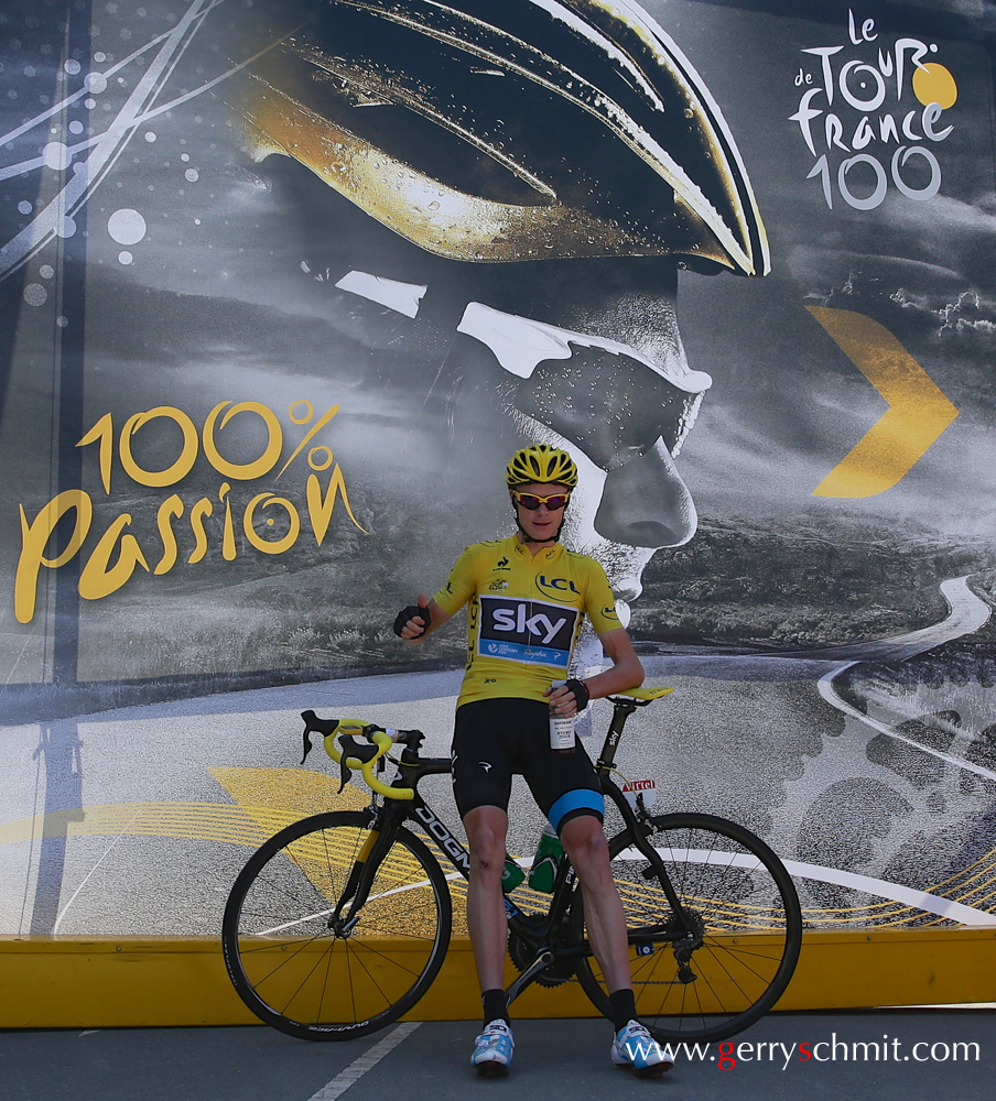 Chris FROOME lifts his thumb at Annecy 