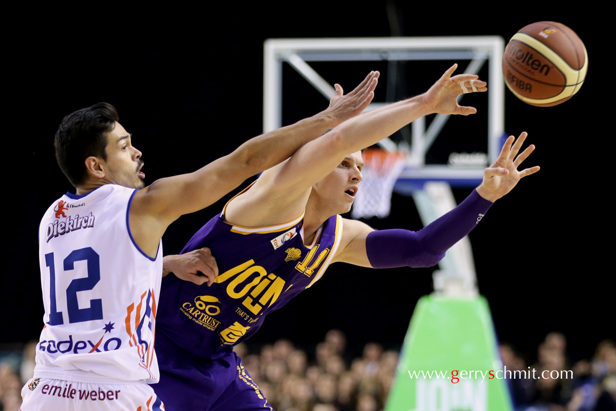 Duel between Greg Schmit (Contern) and Samy Picard (Amicale Steinsel)