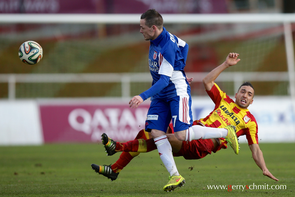 Duel between Ben Payal (Fola) an Yassine Benajiba (F91)