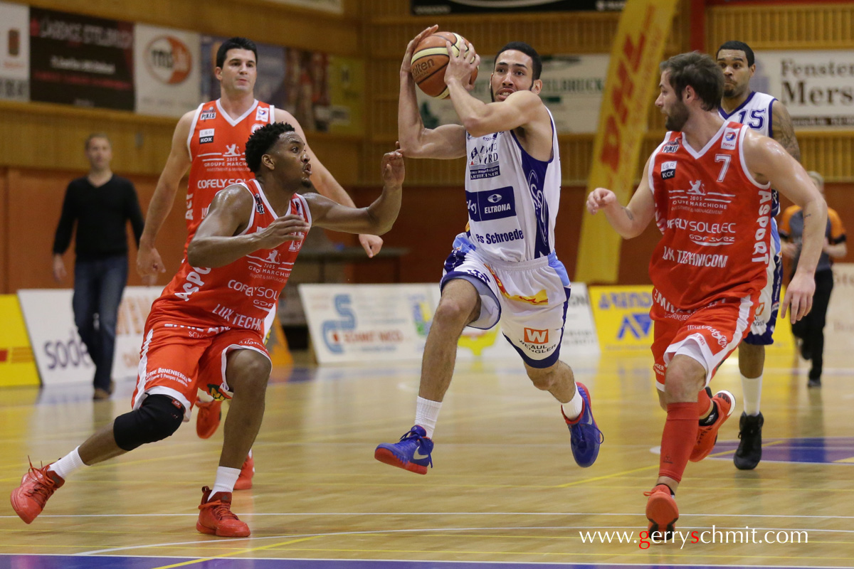 Malik Wilson (Etzella) against Jarmar Gulley and Laurent Schwartz (Musel Pikes)