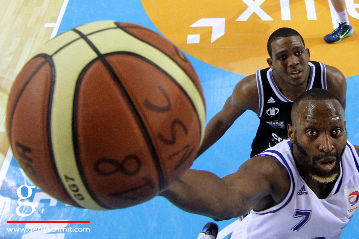 Olapado Ayuba goes for a basket layup during Cup finals T71 Dudelange vs. Residence Walferdange