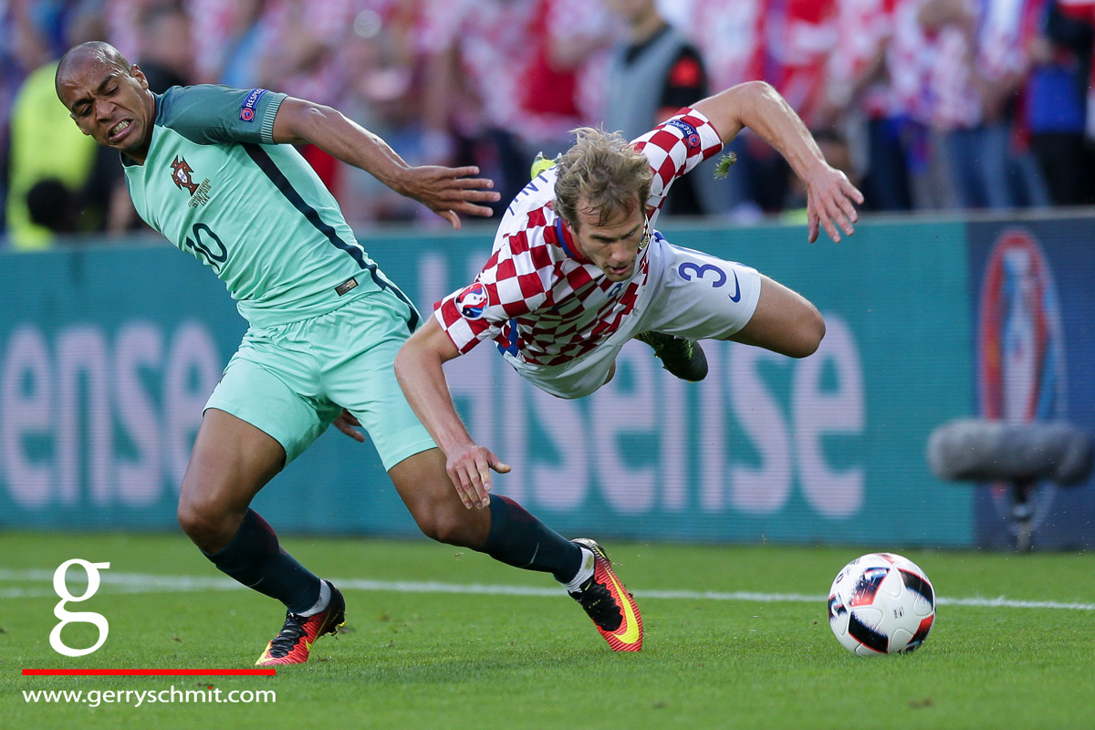 Duel between Joao Mario (Portugal) and Ivan Strinic (Croatia)