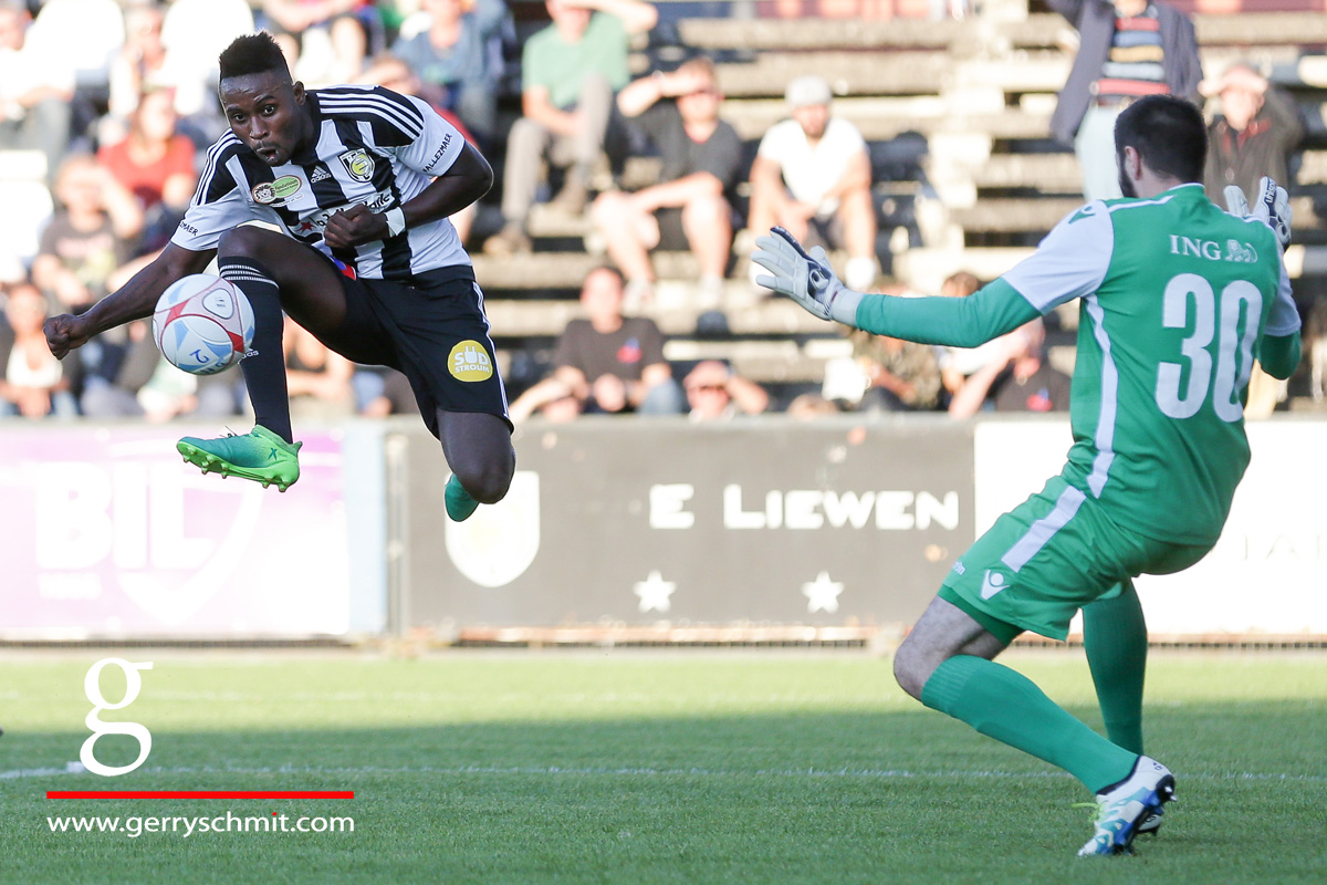 Frederik Kyereh (Jeunesse Esch against Julien Weber (FCD 03)