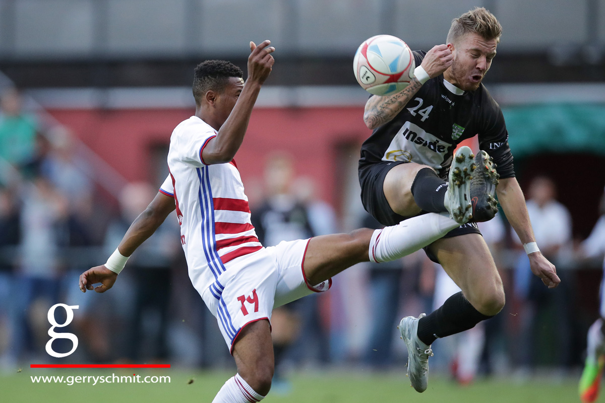 Duel between Gerard Mersch (Fola) and Julien Bertoux (USH)
