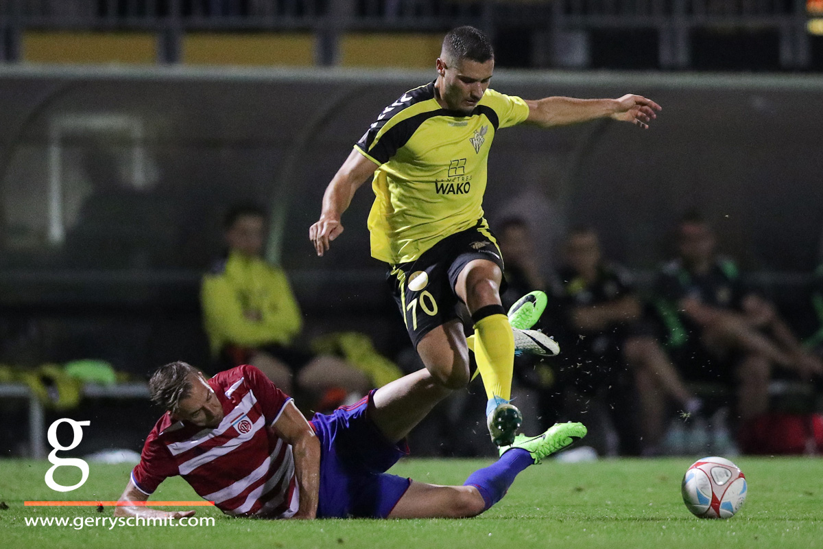 Duel between Peter Chrappan (Fola) and Yann Matias (Progres Niederkorn)
