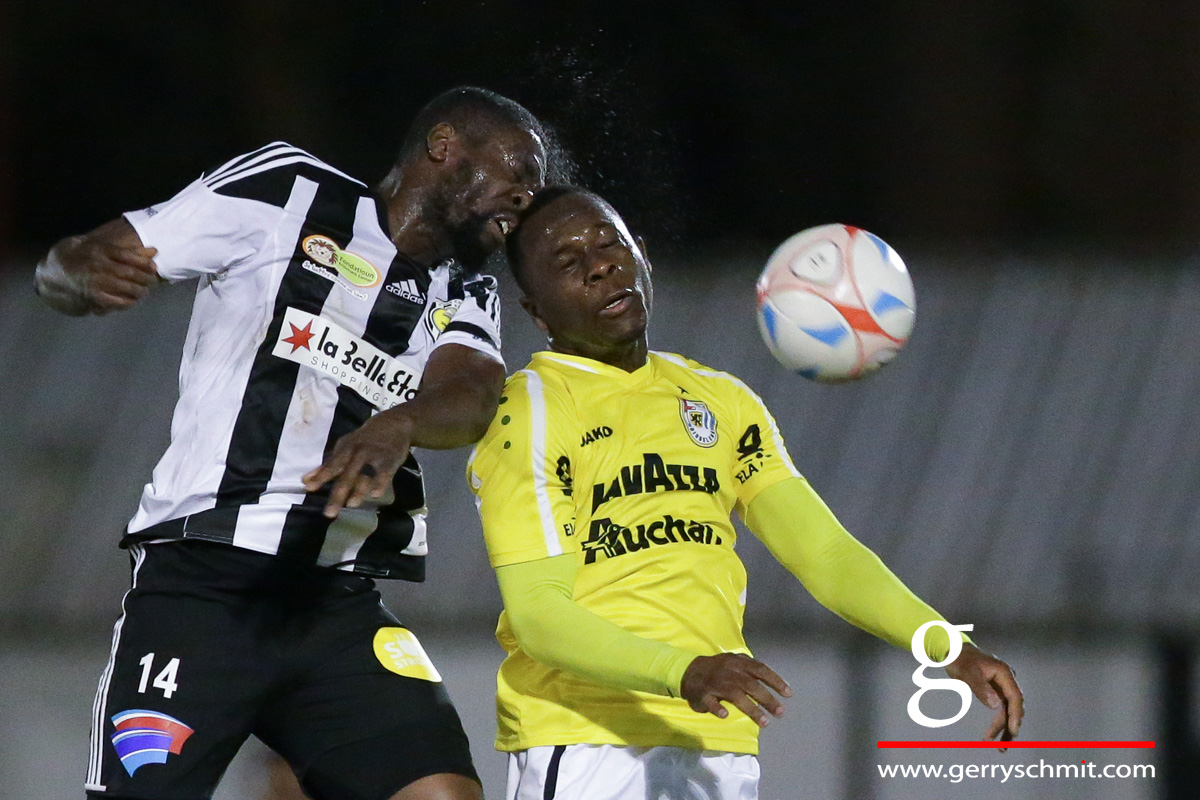 Duel between Arsene Menessou (Jeunesse Esch) and Mohamed Sy Soumare (F91)