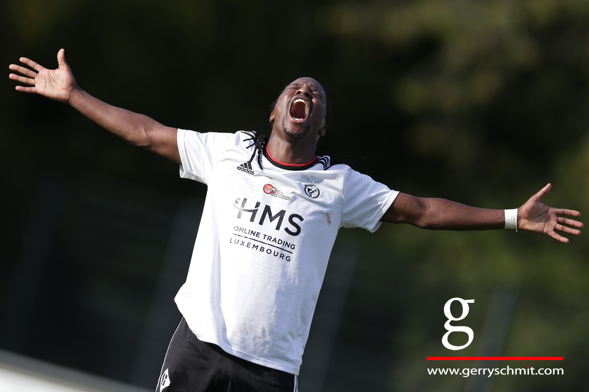 Alexio Alexandre Dos Santos Mendes (RM Hamm Benfica #35) celebrates Goal of 3-1 against USR